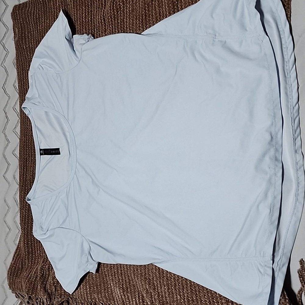 Short sleeve, workout top, Size XL, Light Blue, Brand is 90 degree.